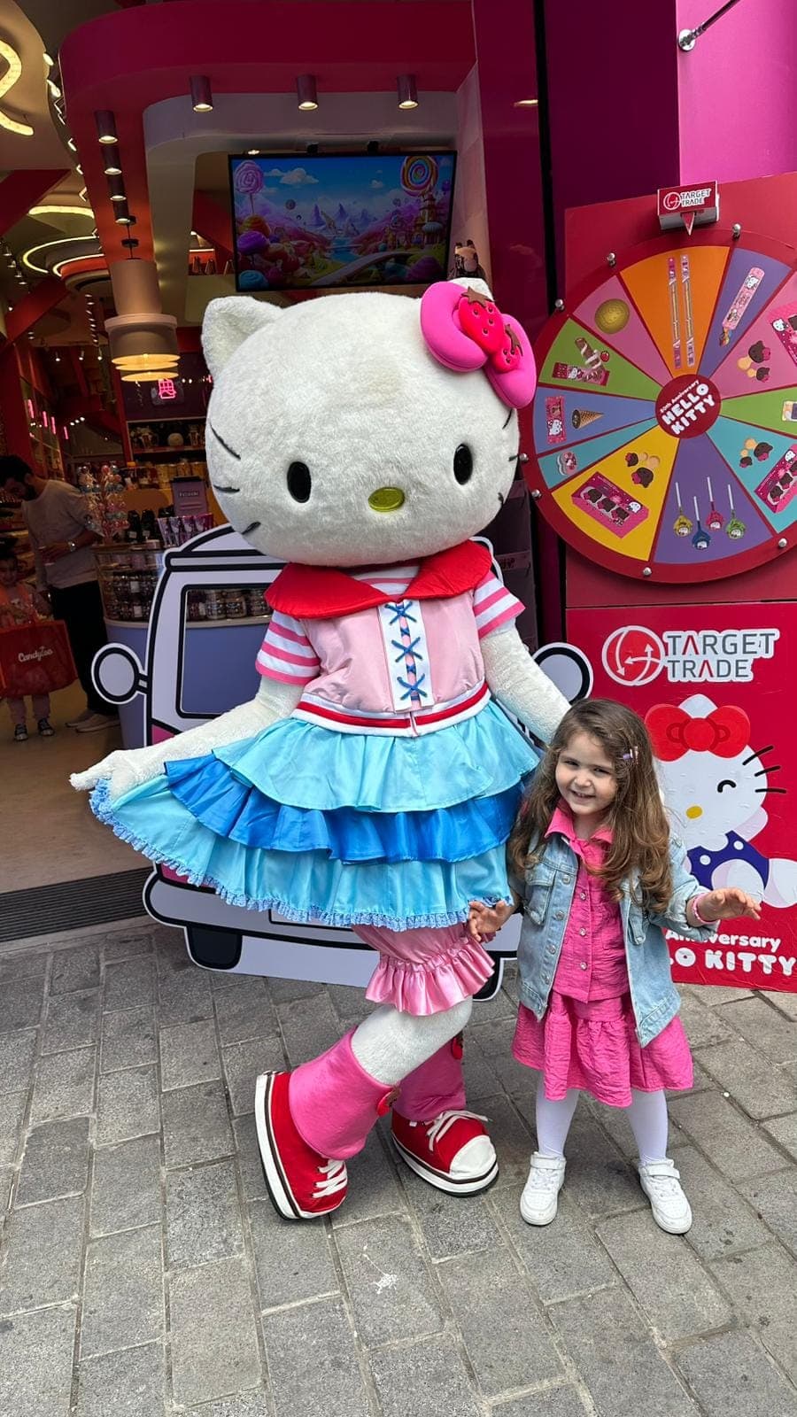 Hello Kitty temalı mağaza etkinliği